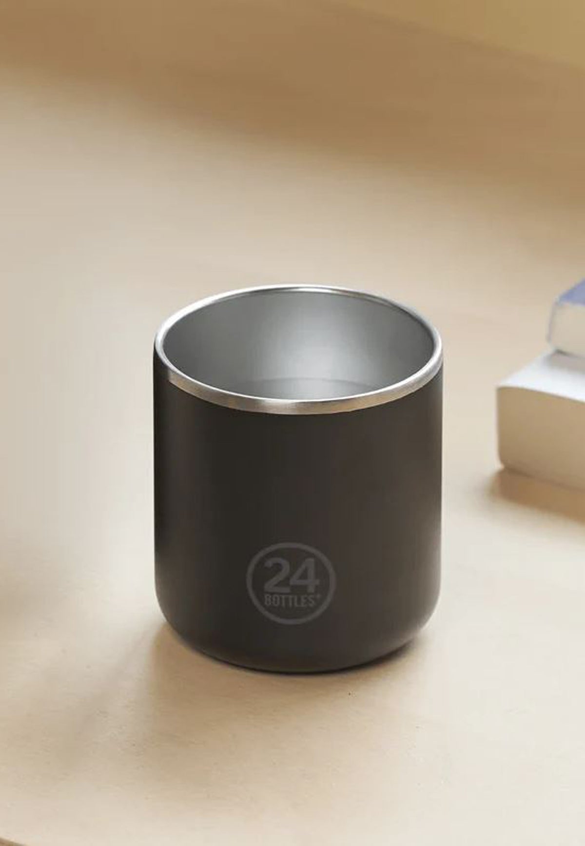 Bicchiere termico nero Tuxedo Black 220ml - Casa cup 24Bottles 2454-CUP TUXEDOBLACK 220MLTUXEDOBLACK 24BOTTLES