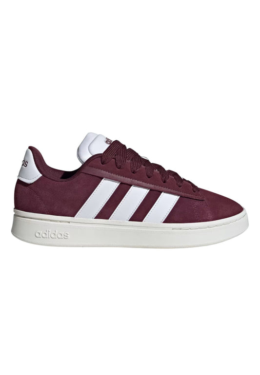 Scarpe versatili caratterizzate dall'inconfondibile DNA adidas Grand Court Alpha rosso scuro A24 GRAND COURT APHA 00IH3845MARON ADIDAS