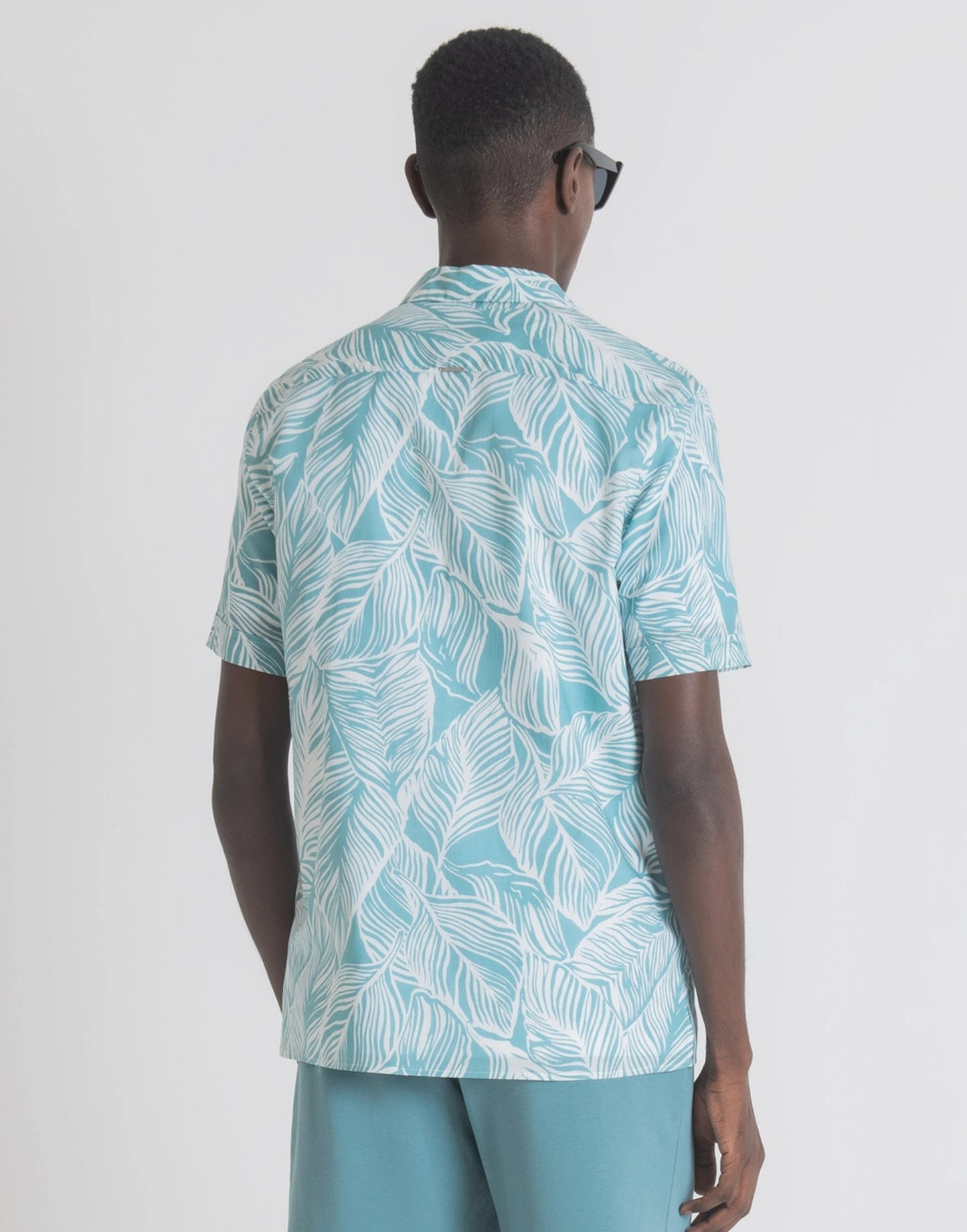 Straight Fit Shirt With Short Sleeves In Pure Cotton With Antony Morato All Over Leaf Print