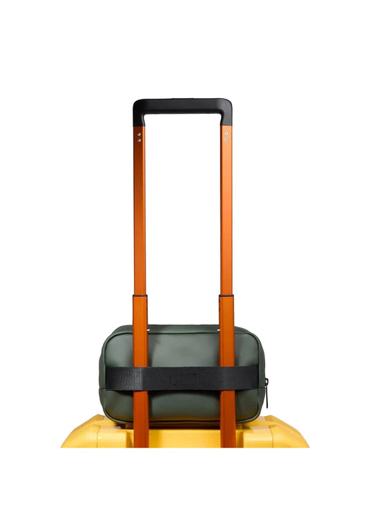 Beauty case verde in tessuto gommato resistente all'acqua a due scomparti Piquadro A25 BY6380C2OW VEVE PIQUADRO 