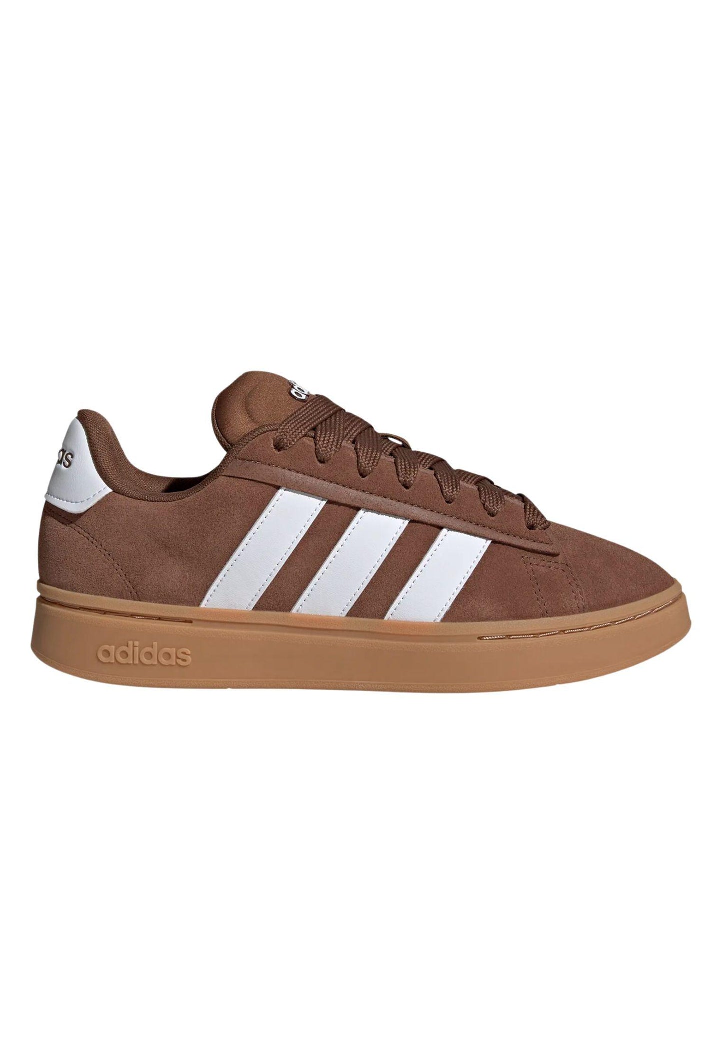 Scarpe versatili caratterizzate dall'inconfondibile DNA adidas Grand Court Alpha marrone A24